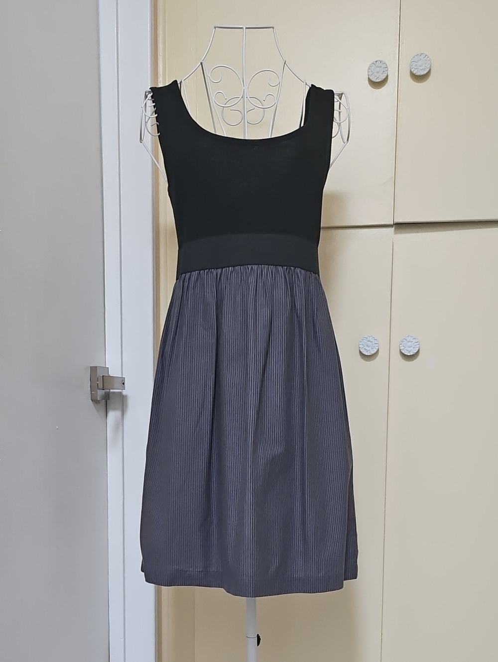 Derek Heart Sz Med. Color Blocked Dres Black & Charcoal Flare Skirt One Piece.